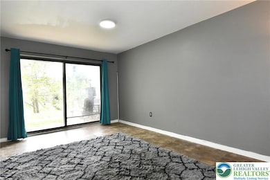 1575 Creekside Rd unit 20, Whitehall, PA 18052 - photo 4