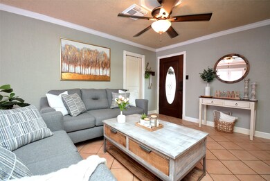 2318 Brea Crest St, Houston, TX 77093 - photo 4