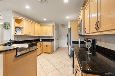 3318 Country Club Dr N, Edinburg, TX 78542 - photo 6