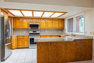 05_3530ManzanitaRD_10_177001_Kitchen_HiR
