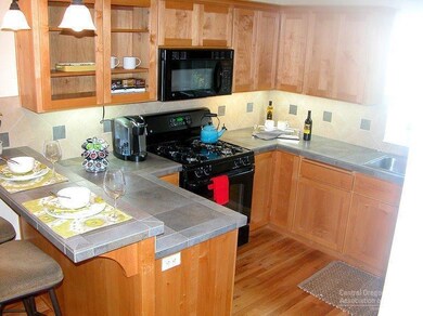 1378 NW Mt Washington Dr, Bend, OR 97701 - photo 7