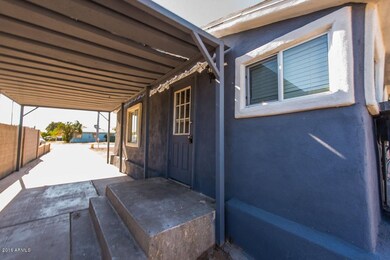 2118 E Oak St-3