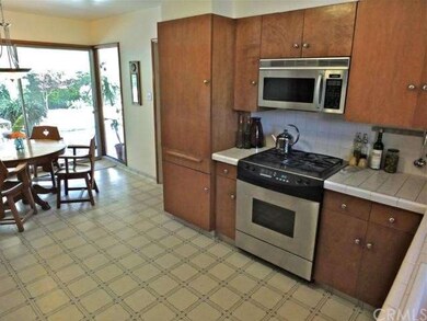 Kitchen & Eating Area (very open with view of back