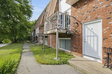 675 Robbins Ave unit 4, Dracut, MA 01826 - photo 2