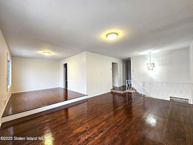 129 Forest St, Staten Island, NY 10314 - photo 6