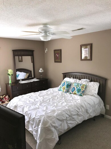 900 E Wilmington St, Burgaw, NC 28425 - photo 6