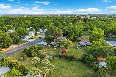 906 N Crockett St unit 2A, Fredericksburg, TX 78624 - photo 7