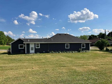 221 S Cleveland St, Auburn, IN 46706 - photo 4