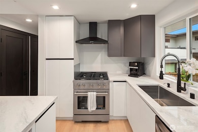 10045 NE 15th St, Bellevue, WA 98004 - photo 7