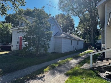 213 W Montcalm St, Greenville, MI 48838 - photo 3