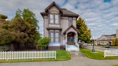01_735_15th_Street_Eureka100_mls
