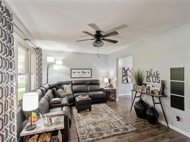 200 E 23rd St N, Newton, IA 50208 - photo 7