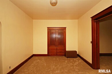1538 W 3rd St unit 2, Davenport, IA 52802 - photo 5