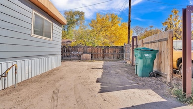 739 Garden Rd SW, Albuquerque, NM 87105 - photo 4