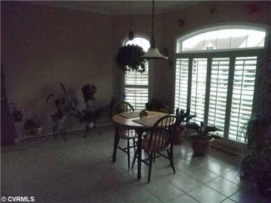 Kitchen - Beautiful Eat-In Area