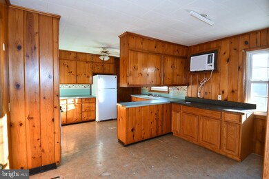 268 Wilkes St unit 1, Berkeley Springs, WV 25411 - photo 4