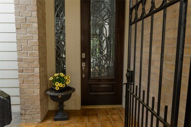 Welcome to an inviting entryway featuring a decora