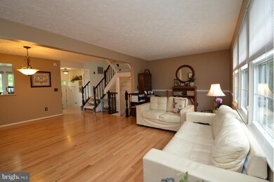 13348 Burkitts Rd, Fairfax, VA 22033 - photo 5