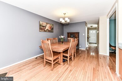 3080 White Birch Ct, Fairfax, VA 22031 - photo 5