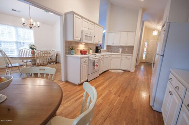 Kitchen_5244WoodsEdge