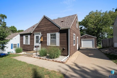 812 S Glendale Ave, Sioux Falls, SD 57104 - photo 2