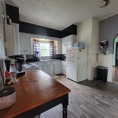 300 S Evans St unit Saratoga, Winchester, IN 47394 - photo 5