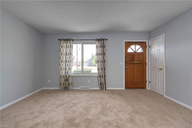 367 Erieview Blvd, Sheffield Lake, OH 44054 - photo 3