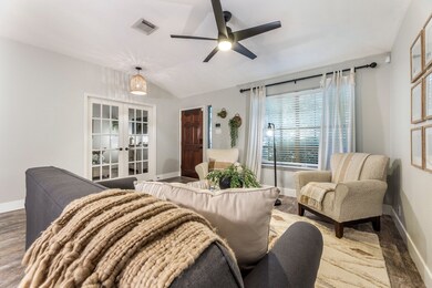 3807 Saxon Hollow Ct, Friendswood, TX 77546 - photo 4