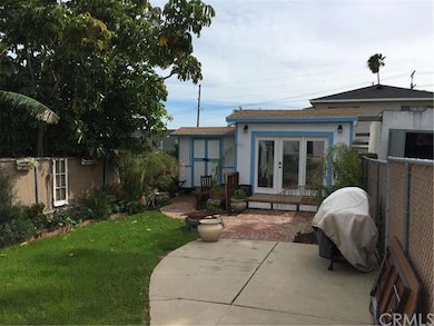 Backyard patio Cottage/Studio + storage shed