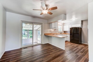 Kitchen With Counter Seating