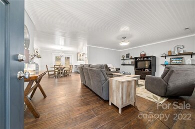 112 Chapman Dr, Hendersonville, NC 28792 - photo 5