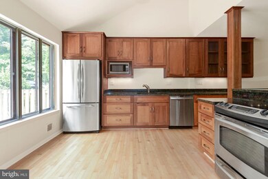 1417 Green Run Ln, Reston, VA 20190 - photo 7