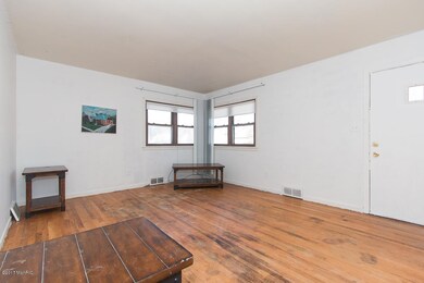 004 living room - IMG_2604