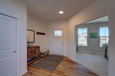 372 Humble Cir, Oregon, WI 53575 - photo 7