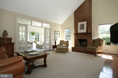 10801 Piney Pond Dr, Great Falls, VA 22066 - photo 3