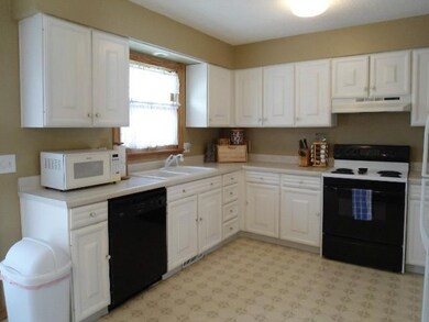 4108 Warren St, Davenport, IA 52806 - photo 5