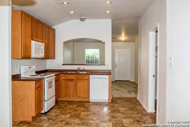 10322 Roseangel Ln, Helotes, TX 78023 - photo 4