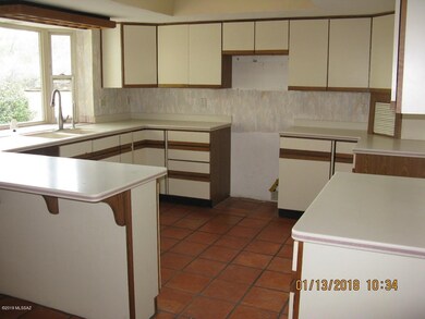 4840 Valley View Kitchen