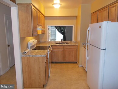 8228 Carrleigh Pkwy unit 83, Springfield, VA 22152 - photo 3