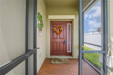 A screen in front porch!