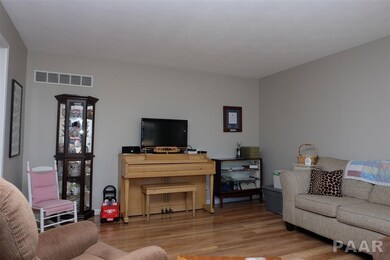 5523 N Ramblewood Ct, Peoria, IL 61615 - photo 4