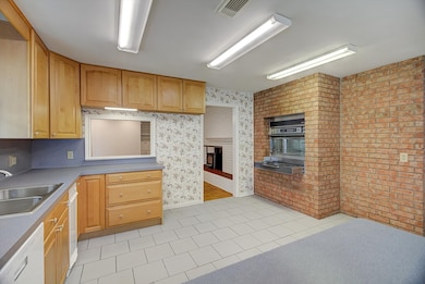 106 Woodland Rd, Lake Jackson, TX 77566 - photo 6