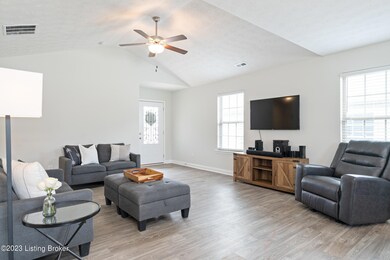 8013 Lucas Ln-13