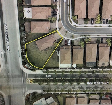 HOUSE WITH EXTRA LOT, CORNER UNIT 