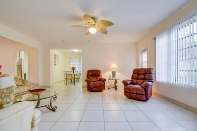 Family Room/Breakfast Nook