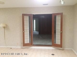 Florida room leading to family room