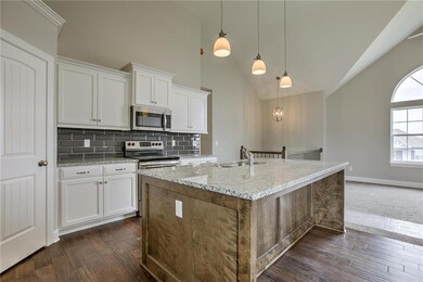 818 Cedar Ridge Dr, Raymore, MO 64083 - photo 3