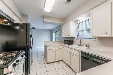 7015 Pine Vista Ln, Houston, TX 77092 - photo 5