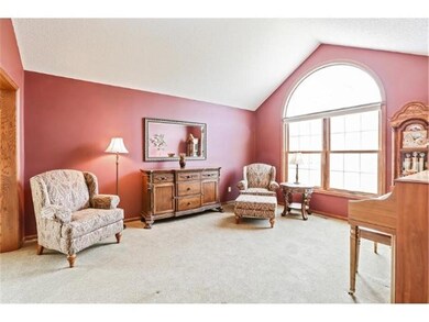 The living room features a vaulted ceiling and awe