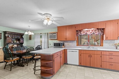 135 Draper Ave, North Attleboro, MA 02760 - photo 4